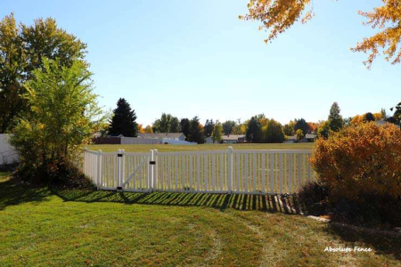 Billings-MT-White-Vinyl-Privacy-Picket-Fence-37