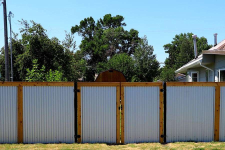 Park-City-MT–Wood-Corrugated-Steel-Fence-3