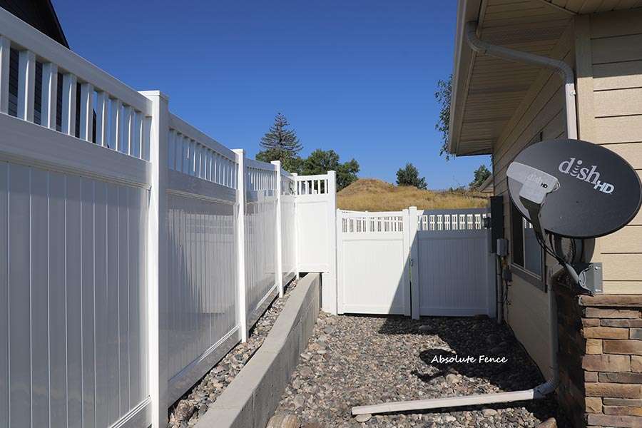 Sheridan-WY-White-Accent-Top-Vinyl-Fence-Gate-75